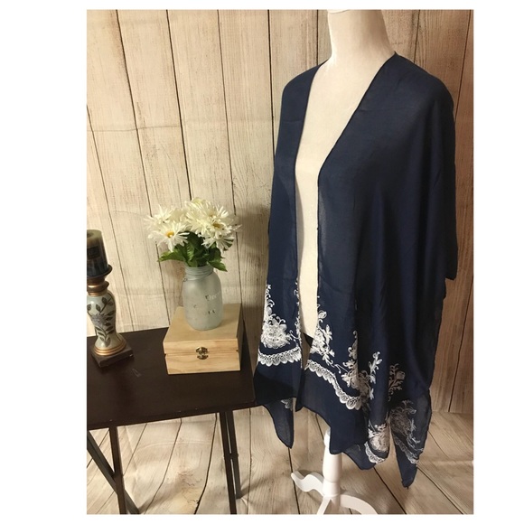 πHPπ Just 1 LEFT! Fall Floral Embroidered Shrug. - Picture 5 of 6